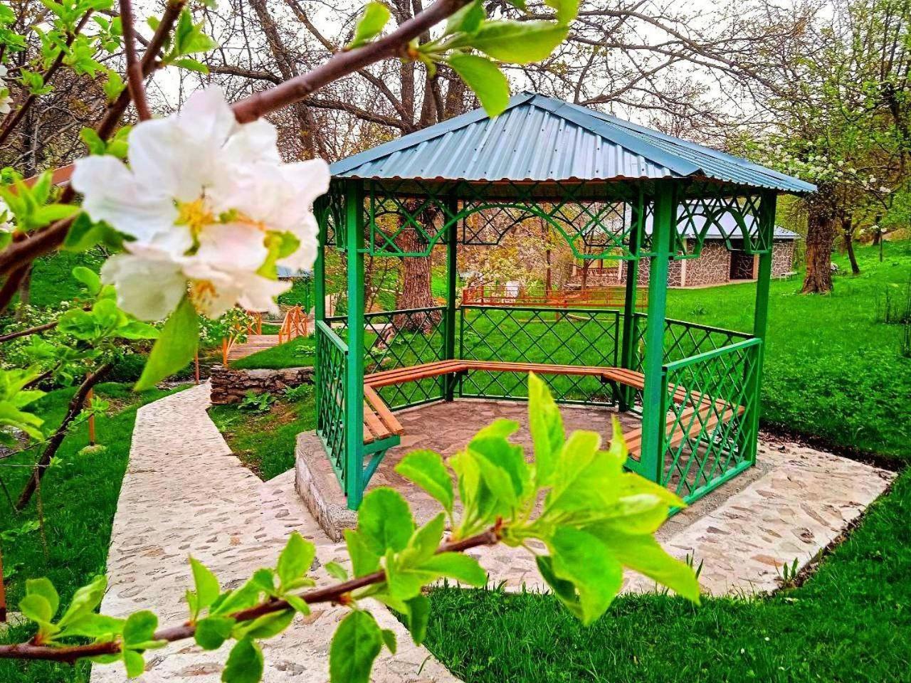 Hayat Guesthouse Nuratau Mountain Yukary-Ukhum エクステリア 写真